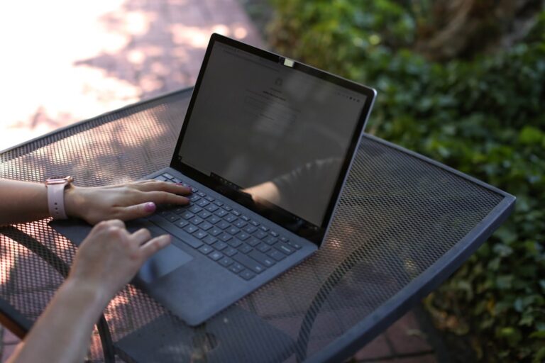 privacy screen filter for laptop in public