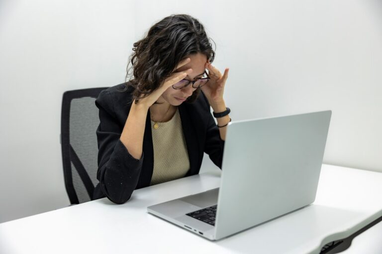 how to reduce monitor eye strain at work